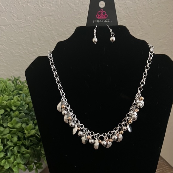 Necklaces - Picture 4 of 5